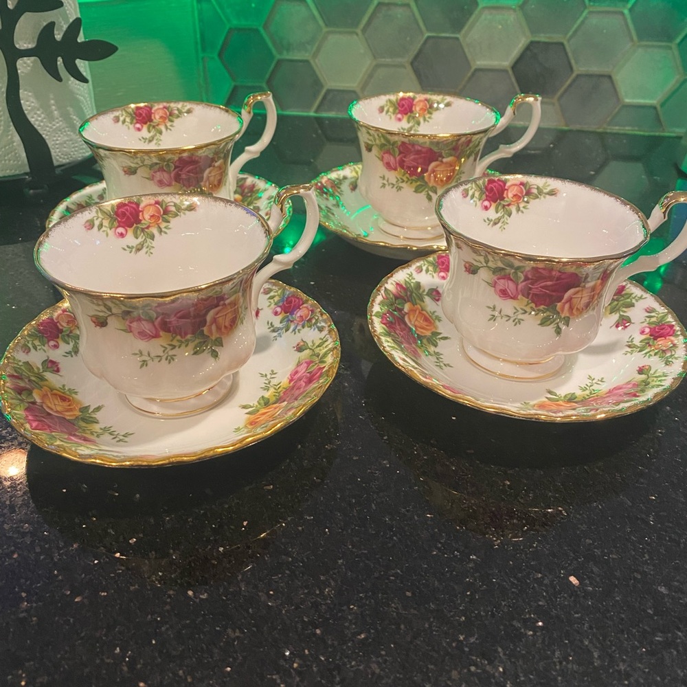 Royal Albert Old country roses bone china
